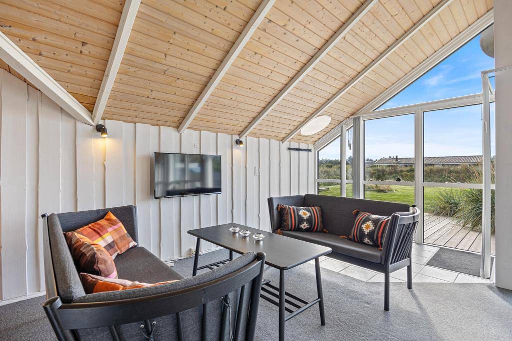 Cosy holiday home with hot tub and sauna in Skodbjerge, Haurvig