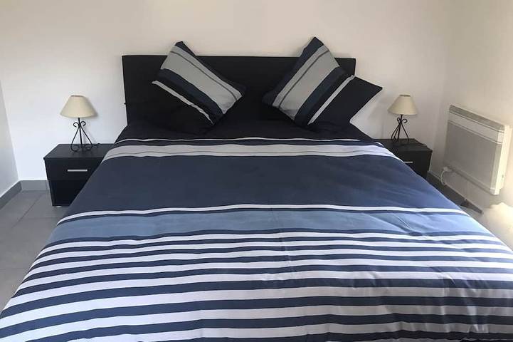 Location de vacances pour 4 personnes, avec Jacuzzi ainsi que Jardin et Piscine à Valbonne - 2