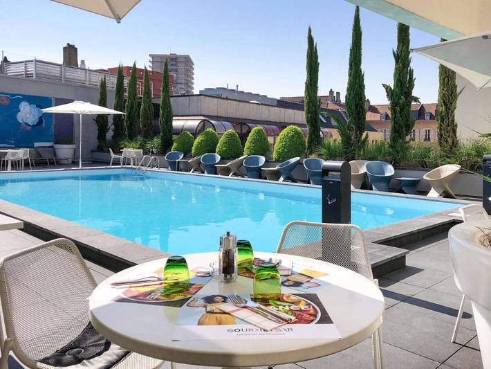 Hôtel pour 4 personnes, avec terrasse et piscine, animaux acceptés