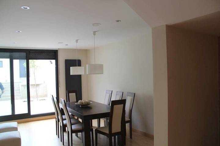 Casa rural para 10 personas, con vistas además de balcón y jardín en Tierras del Burgo