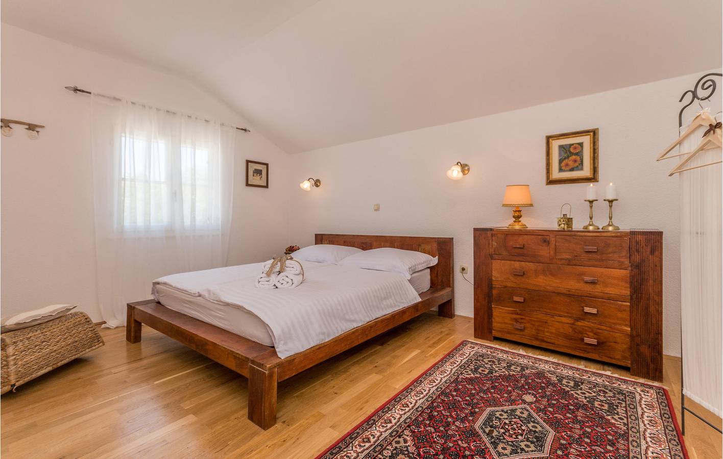 Geräumige 2-Zimmer-Wohnung mit Pool und Terrasse, 2 km vom Stadtzentrum von Kakma entfernt in Općina Polača, Zadar