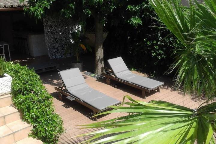 Location de vacances pour 6 personnes, avec piscine ainsi que vue et jardin à MUS - 3