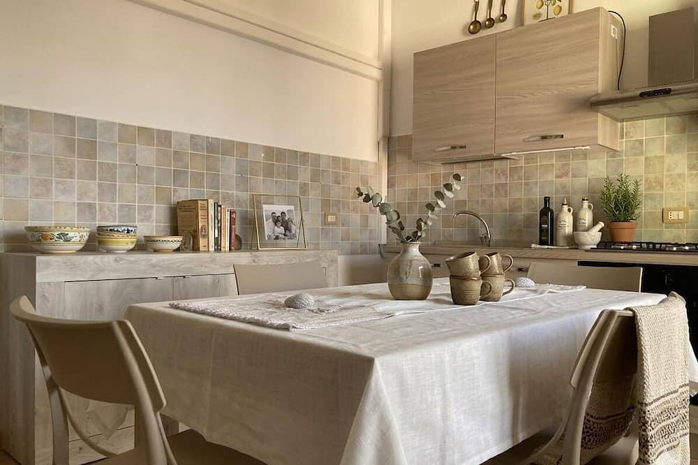 Entire apartment, Romantic Attic Room with Ocean View for Couples in Porto Torres, Sassari Province
