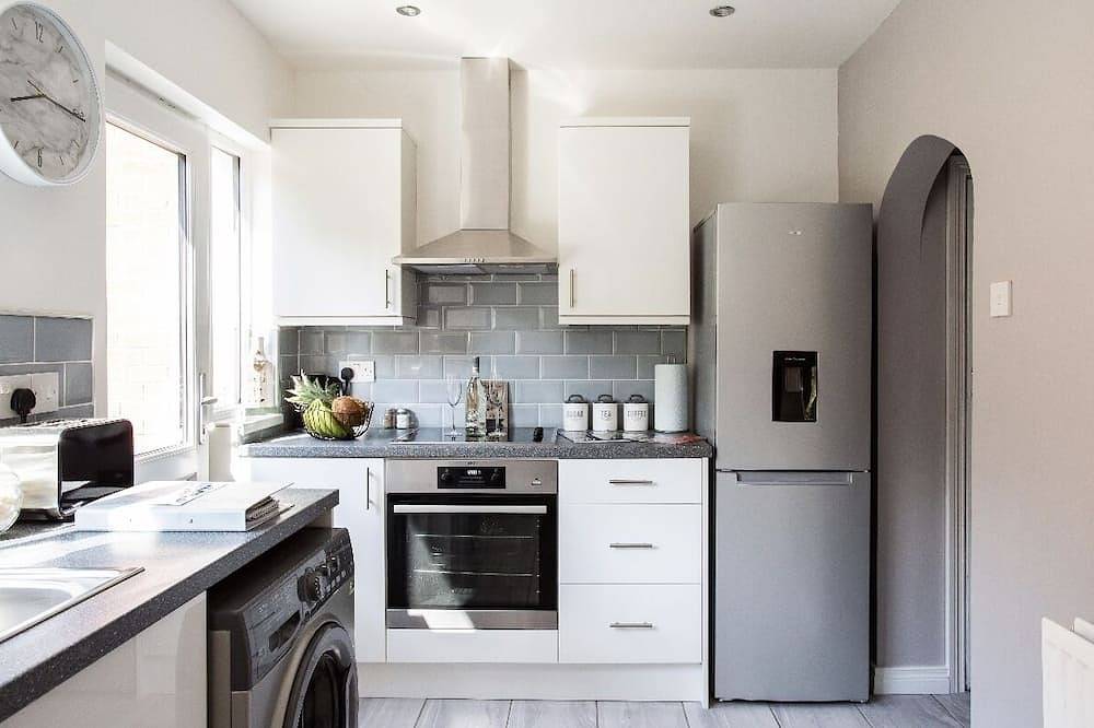 Beautifully Refurbished Belfast Home - Wifi/Parking/Close to Centre in Belfast, County Antrim