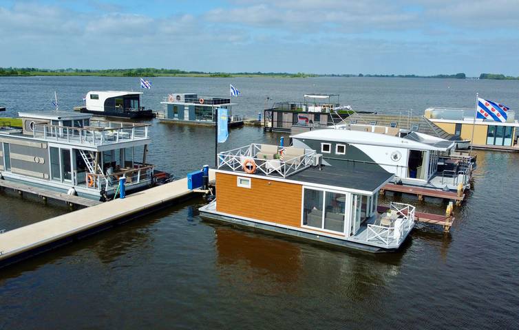 Hausboot für 4 Personen, mit Ausblick und Seeblick sowie Terrasse in Friesland - 4