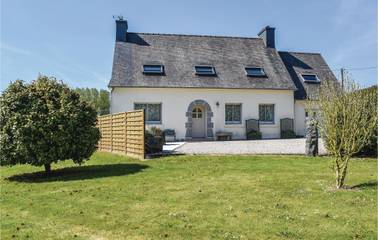 Gîte pour 9 personnes, avec terrasse et jardin, animaux acceptés à Ploubezre