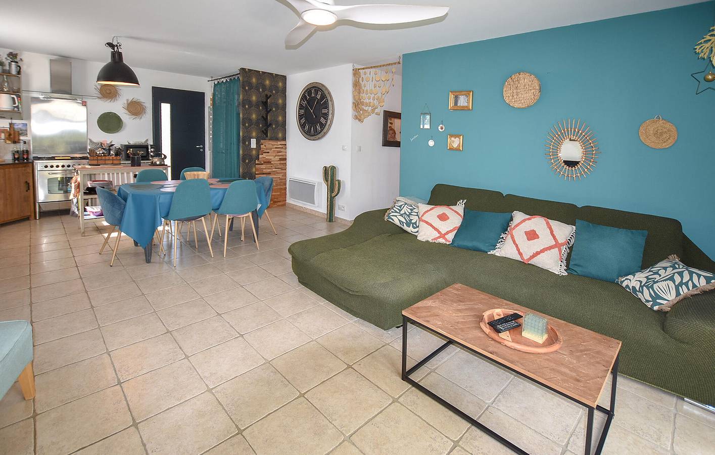 Charmant appartement de 80 m² avec piscine, parking et à deux pas des restaurants du quartier in Bédoin, Parc naturel régional du Mont-Ventoux