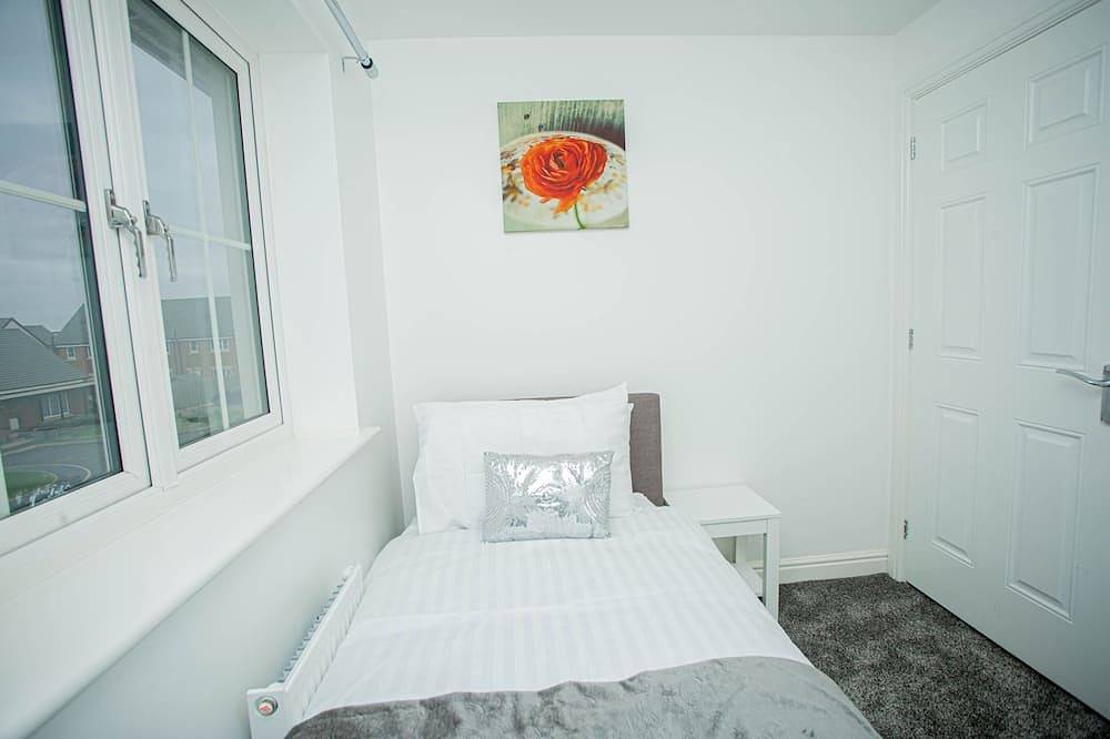 Somerset Place Holiday home in Duston, Northamptonshire