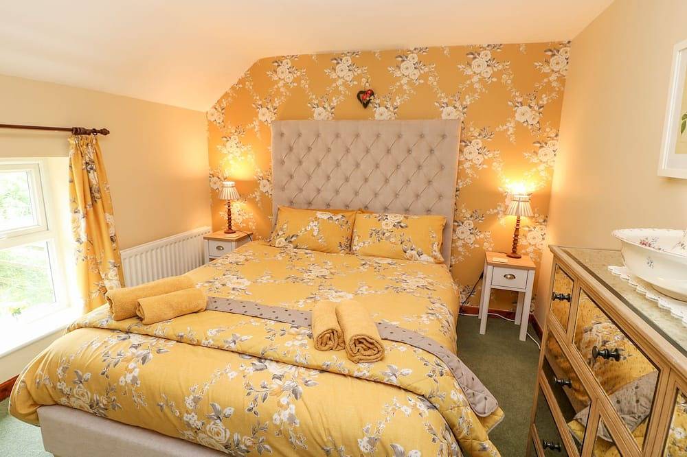 Isaacs Cottage, pet friendly, character holiday cottage in Allendale in Allendale, North Pennines AONB