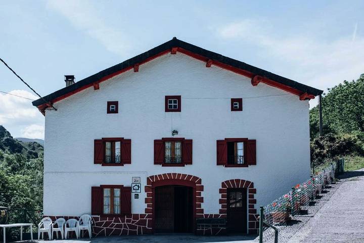 Chalet pour 13 personnes, avec Balcon et Terrasse ainsi que Jardin et Vue