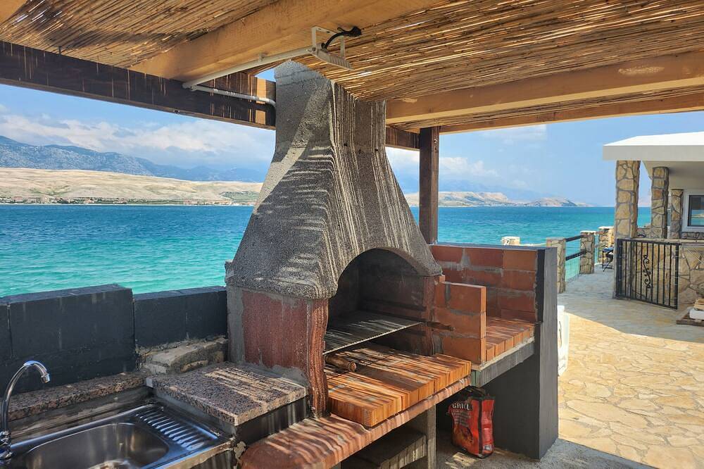 Casa dei pescatori accanto al mare Baia Prnjica, Pago - Pag (K-12620) in Novaglia, Pag