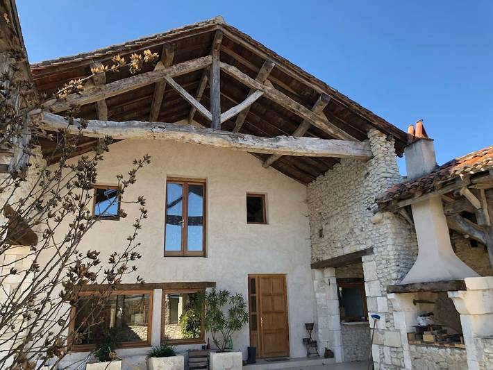 Location de vacances pour 17 personnes, avec Terrasse ainsi que Jardin et Piscine à Verteillac