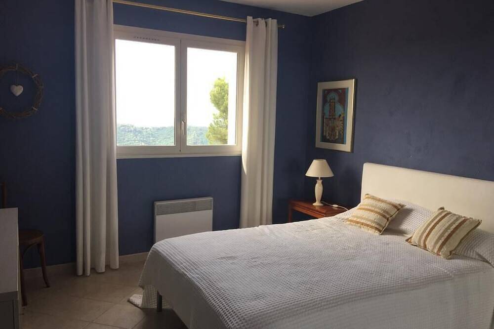 Stunning Holiday Villa With Pool and Garden in Tourrettes in Tourrettes-sur-Loup, Mediterranean Coast (France)