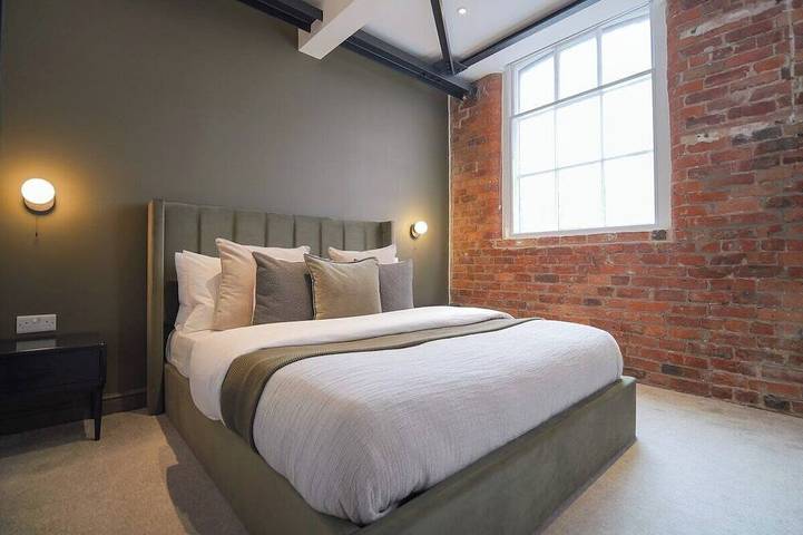 Glamping for 4 people, with pets in Manchester