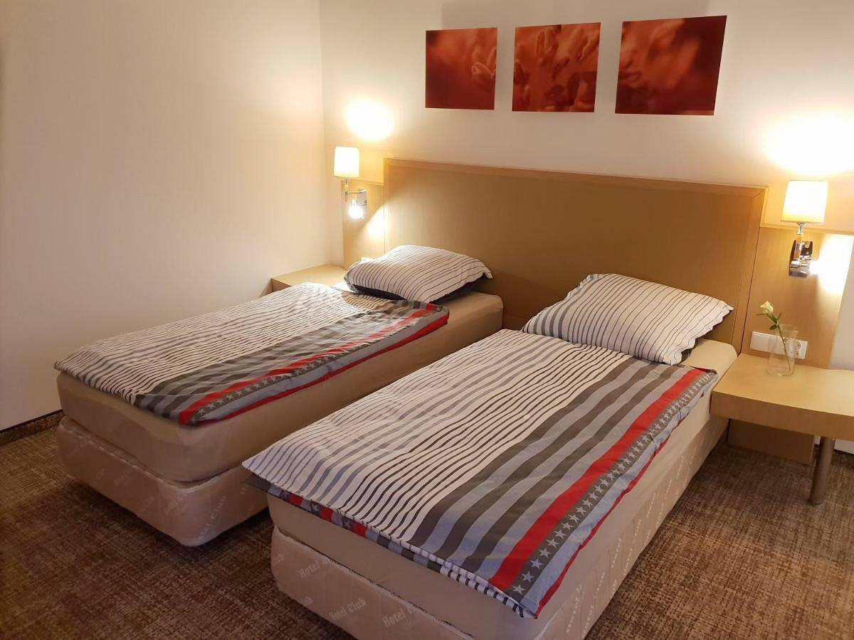 Cały apartament wypoczynkowy, Twin Room with Bathroom in Opole, Region Opole