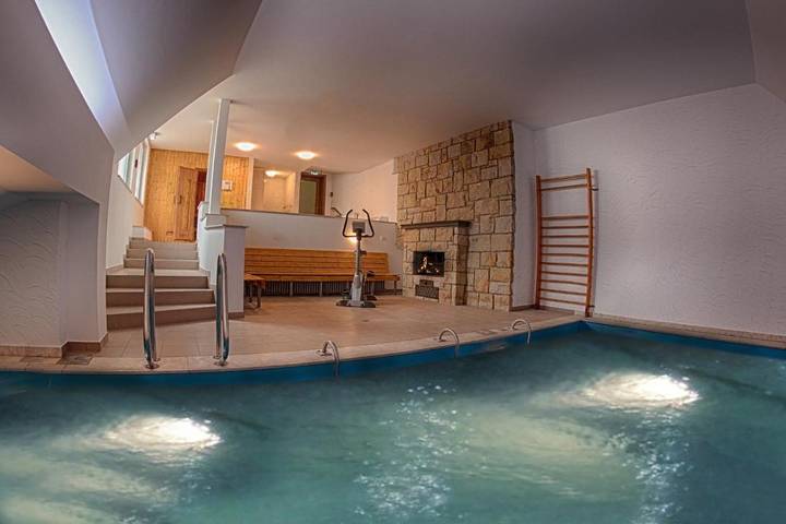 Hotel, mit Terrasse und Pool sowie Sauna
