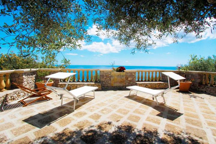 Location de vacances pour 2 personnes, avec vue et jardin, animaux acceptés à Corsano