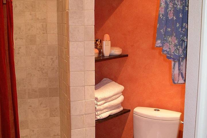 Gîte pour 2 personnes, avec Terrasse ainsi que Jardin et Piscine à Le Beaucet - 4