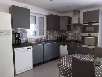 Gîte pour 4 personnes, avec vue ainsi que terrasse et jardin, animaux acceptés à Foissac