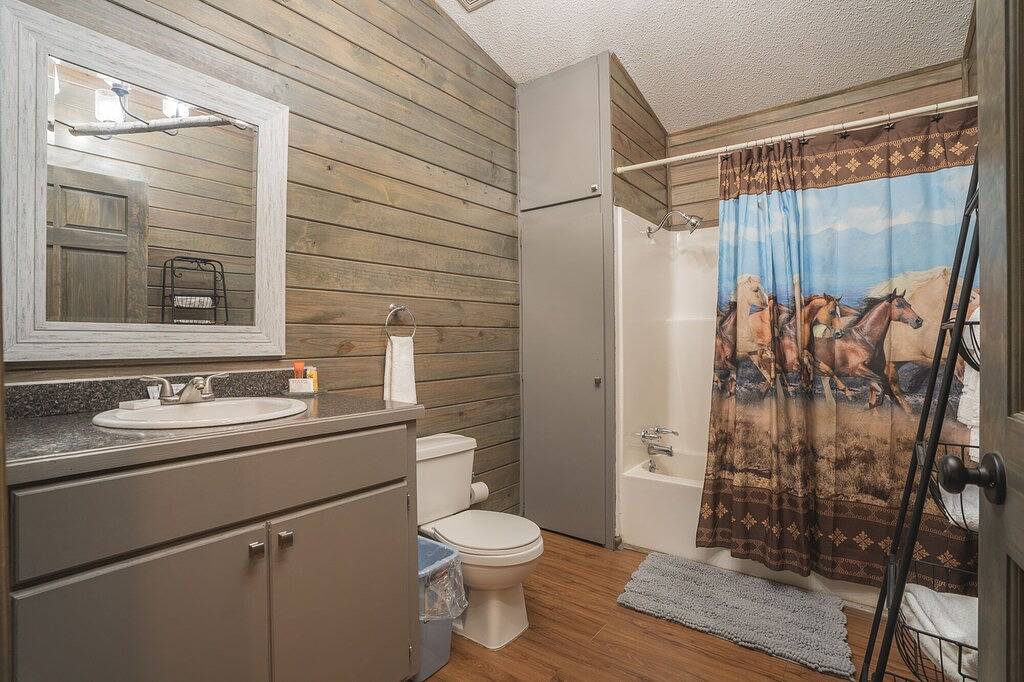 Cabin G at Safe Harbor Brady Mountain on Lake Ouachita! in Lake Ouachita