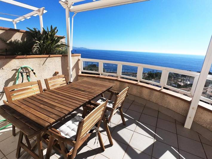 Apartamento para 4 personas, con piscina para niños y vistas además de piscina y terraza en Marina del Este