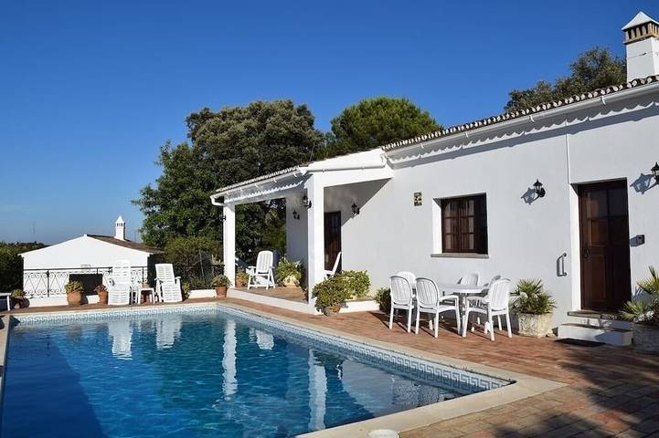 Ferienhaus für 9 Personen, mit Terrasse und Garten