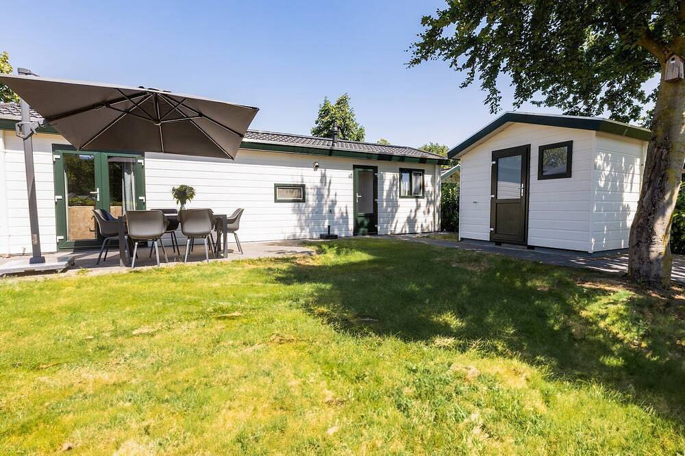 Chalet in Brabant with Spacious Garden in Veldhoven, North Brabant