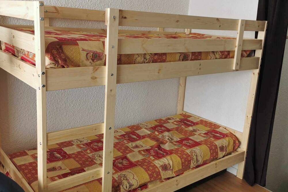 Ganze Wohnung, Abfahrt auf Skiern auf einer grünen Piste. Volle Sonne auf der Terrasse in Les Menuires, Saint-Martin-de-Belleville