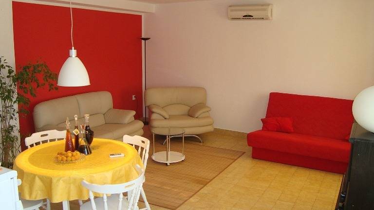 Ganze Wohnung, Ferienwohnung in Prvić Luka mit Meerblick, Terrasse, Klimaanlage, W-Lan (3347-1) in Prvić Luka (Kroatische Adria), Prvić Luka