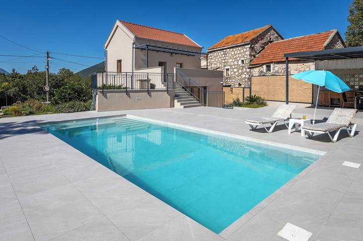 Ferienhaus für 6 Personen, mit Terrasse und Pool - 1