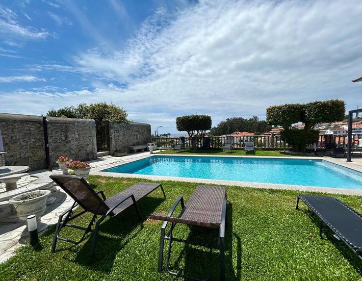 Maison d’hôte pour 14 personnes, avec Terrasse ainsi que Jardin et Piscine dans Afife