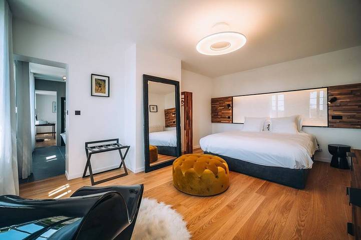 Location de vacances pour 12 personnes, avec jardin à Les Artigues-de-Lussac - 2