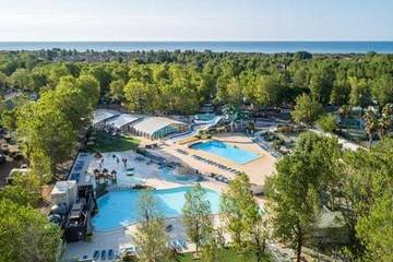 Camping pour 5 personnes, avec terrasse et piscine ainsi que sauna et jacuzzi à Vendres