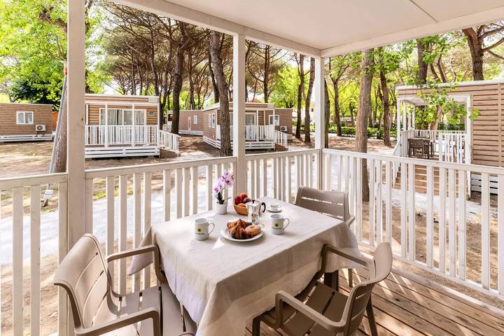 Camping für 4 Personen, mit Pool in Italienische Riviera