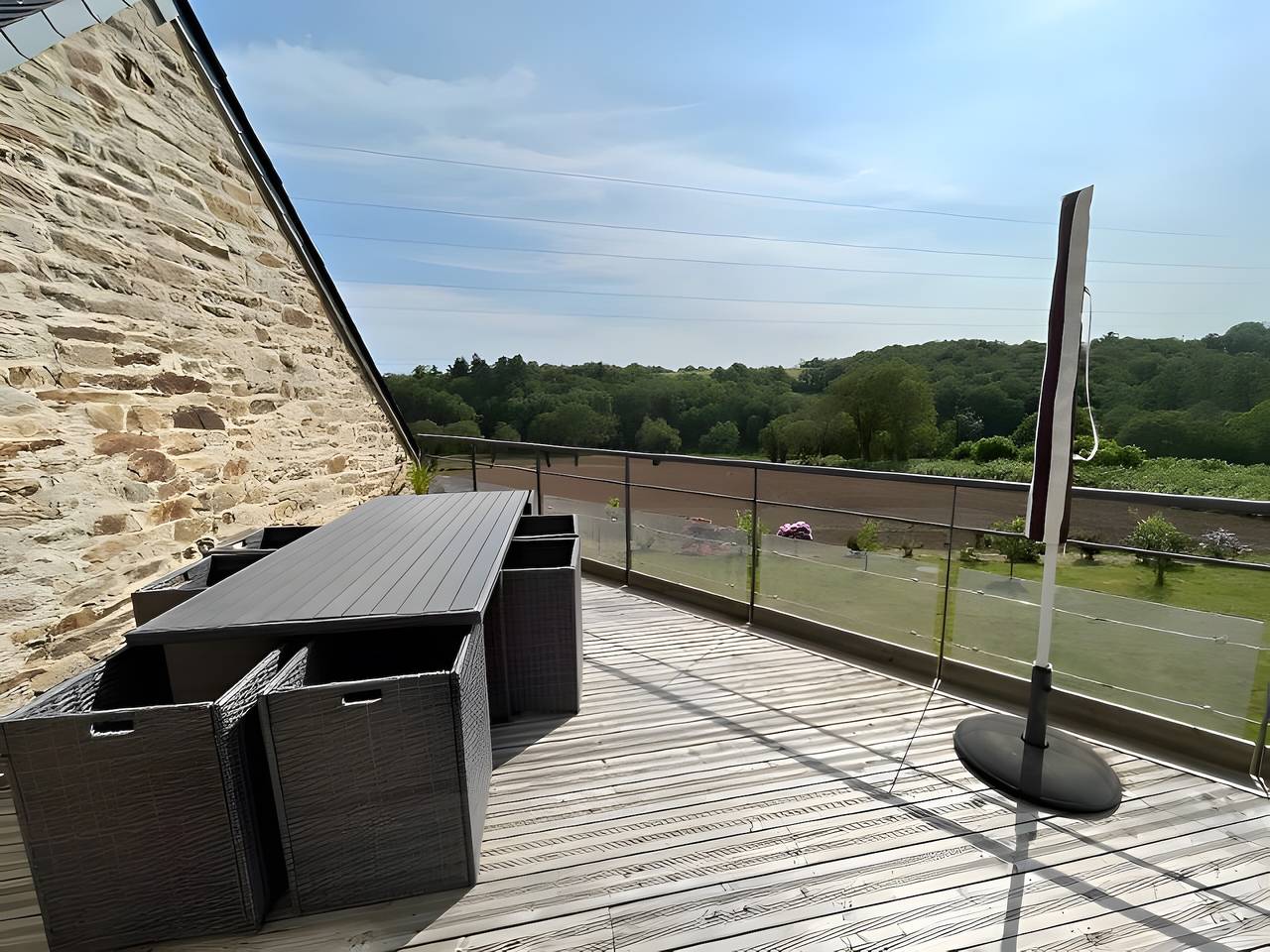 Apartamento entero, Casa de vacaciones 'Ty Aven' con balcón, Wi-Fi y aire acondicionado in Bannalec, Region de Quimper
