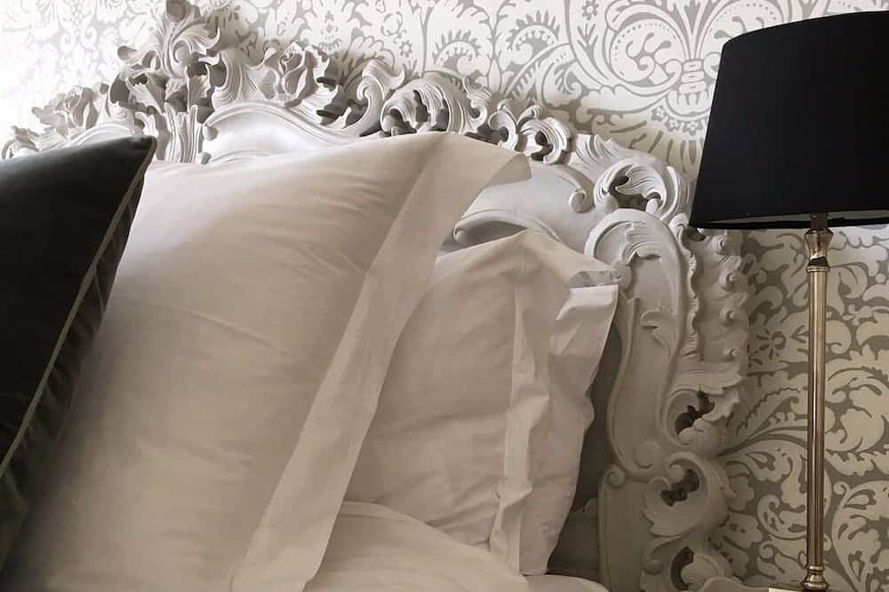 Luxury King Ensuite with Garden View with veranda at Coswarth House in Padstow, Cornwall