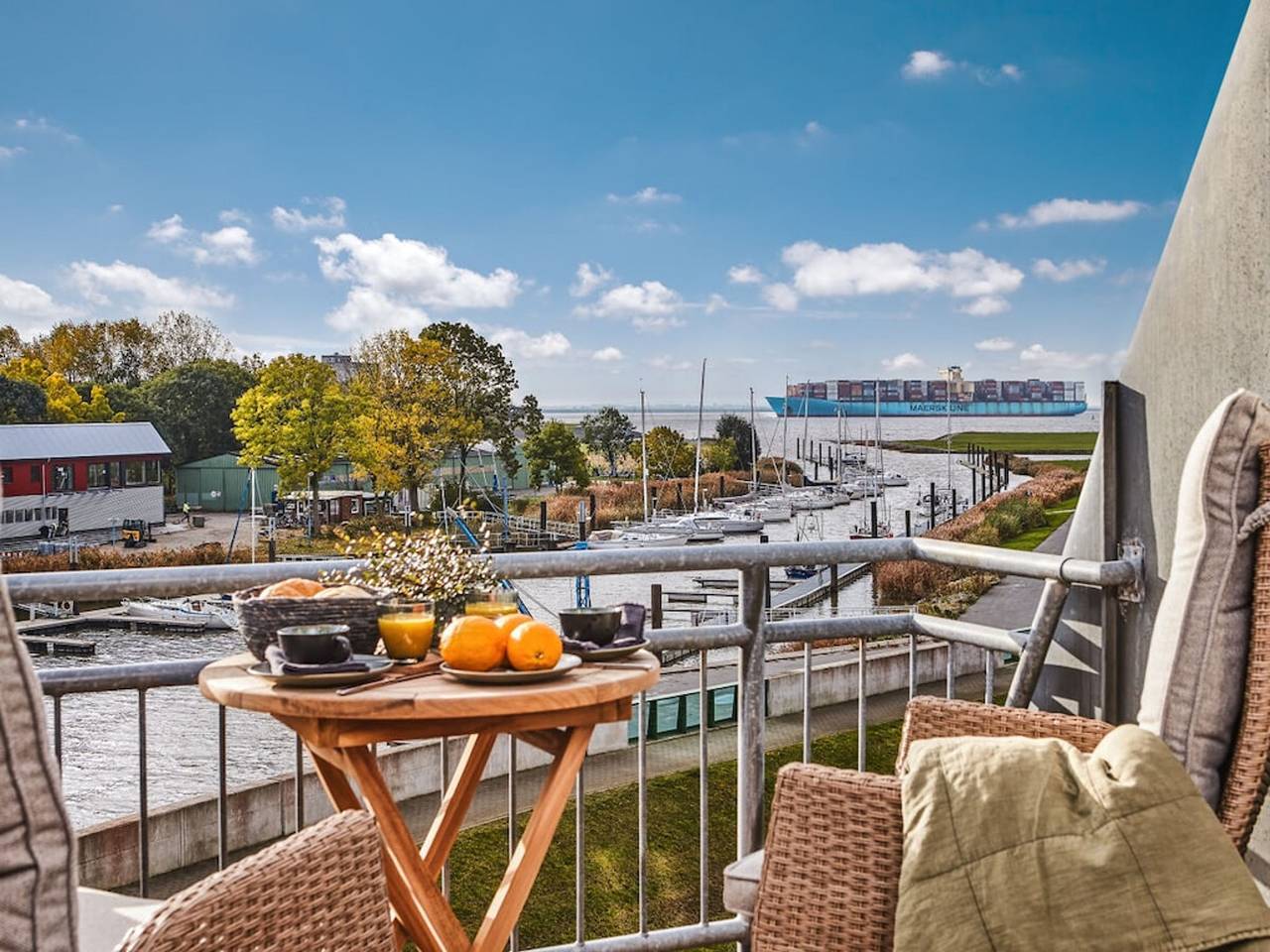 Elbblick Comfortable holiday residence in Brunsbüttel, Nord-Ostsee-Kanal