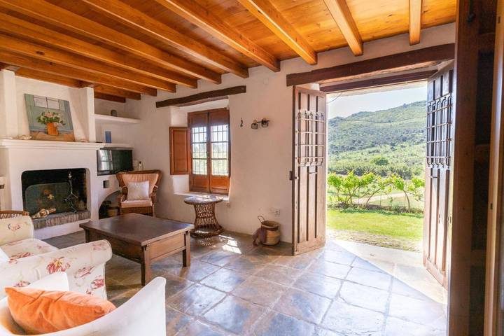 Casa rural para 10 personas, con jardín además de piscina y vistas en Casares