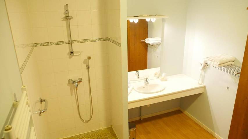 Hôtel pour 2 personnes, avec terrasse et vue à Montpon-Ménestérol - 4