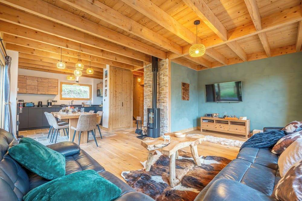 Chalet Armande, cosy et neuf, Terrasse avec vue imprenable, Entre Lac et fôrets in Saint-Jean-de-Sixt, Région d'Annecy