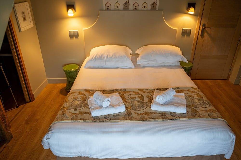 Entire apartment, La Maison des Cochers - 2nd floor Apartment. in Amboise, Tours region