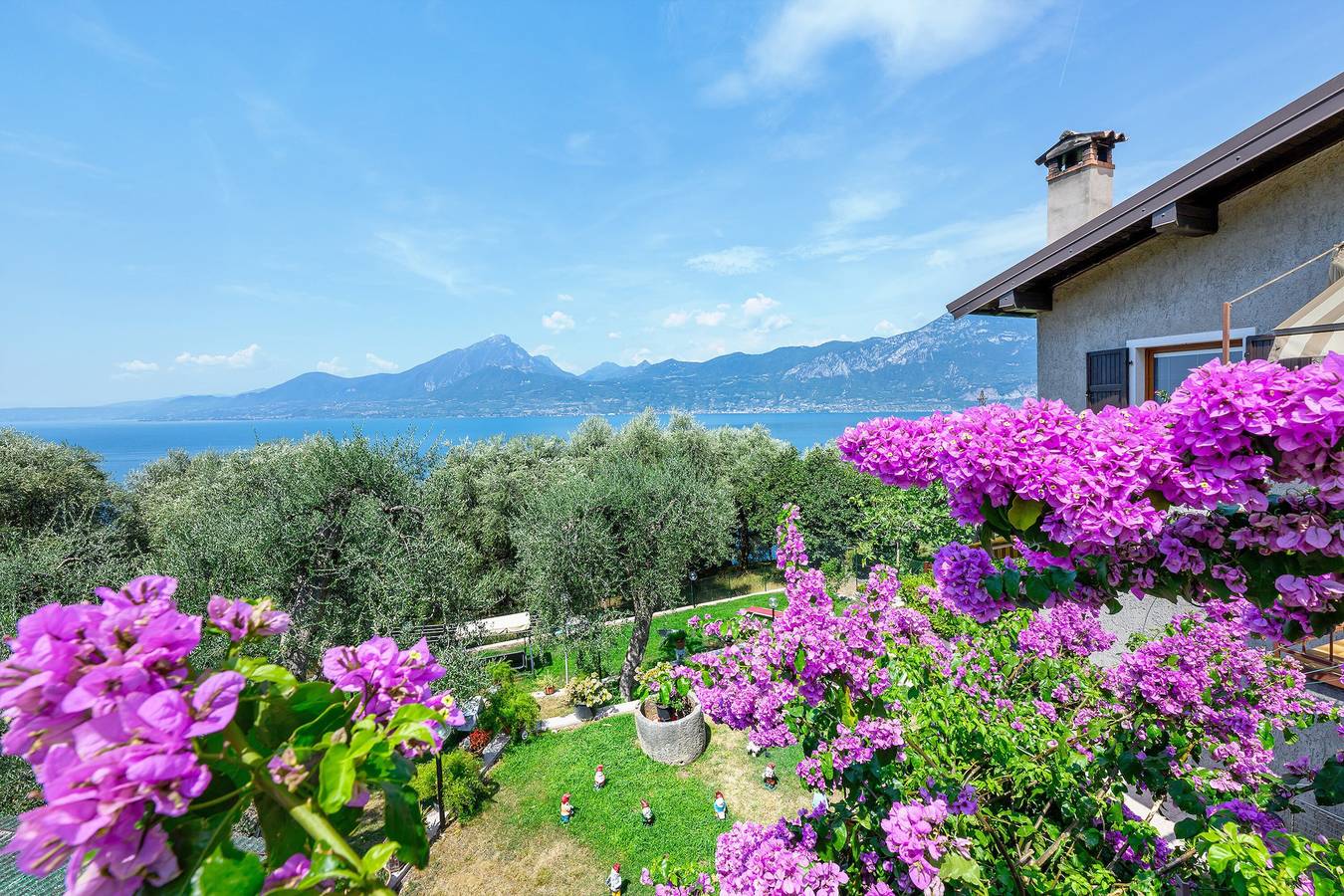 Ganze Wohnung, Ferienwohnung 'Casa Antony' mit Seeblick, privater Terrasse und Wlan in Torri del Benaco, Gardasee-Berge