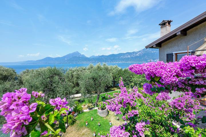Ferienwohnung für 4 Personen, mit Garten und Seeblick in Torri del Benaco