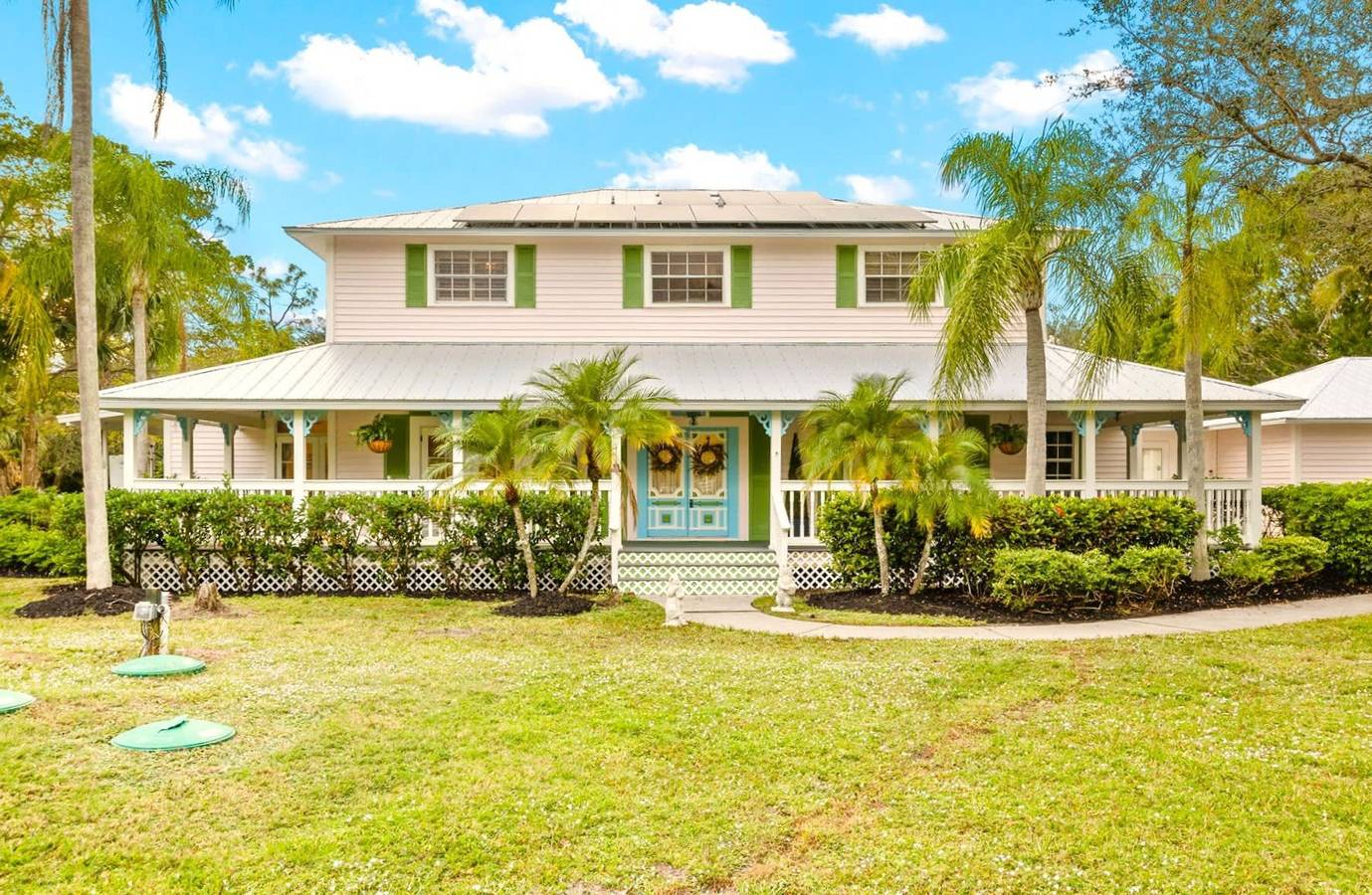 Entire apartment, Casa Del Sol  Chic 1-Br suite Poolside Bliss for 4 in Southwest Florida