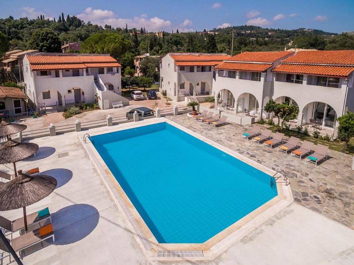 Appartamento per 2 persone, con Balcone e Terrazza nonché Giardino e Piscina a Ipsos