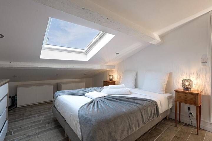 Gîte pour 2 personnes, avec balcon dans Palais Des Festivals Et Des Congres - 4