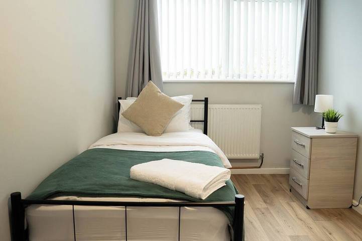 Ganze Wohnung, Reardon near warwick hospital, free parking, fast wifi, sleeps 5 in Warwick, Warwickshire