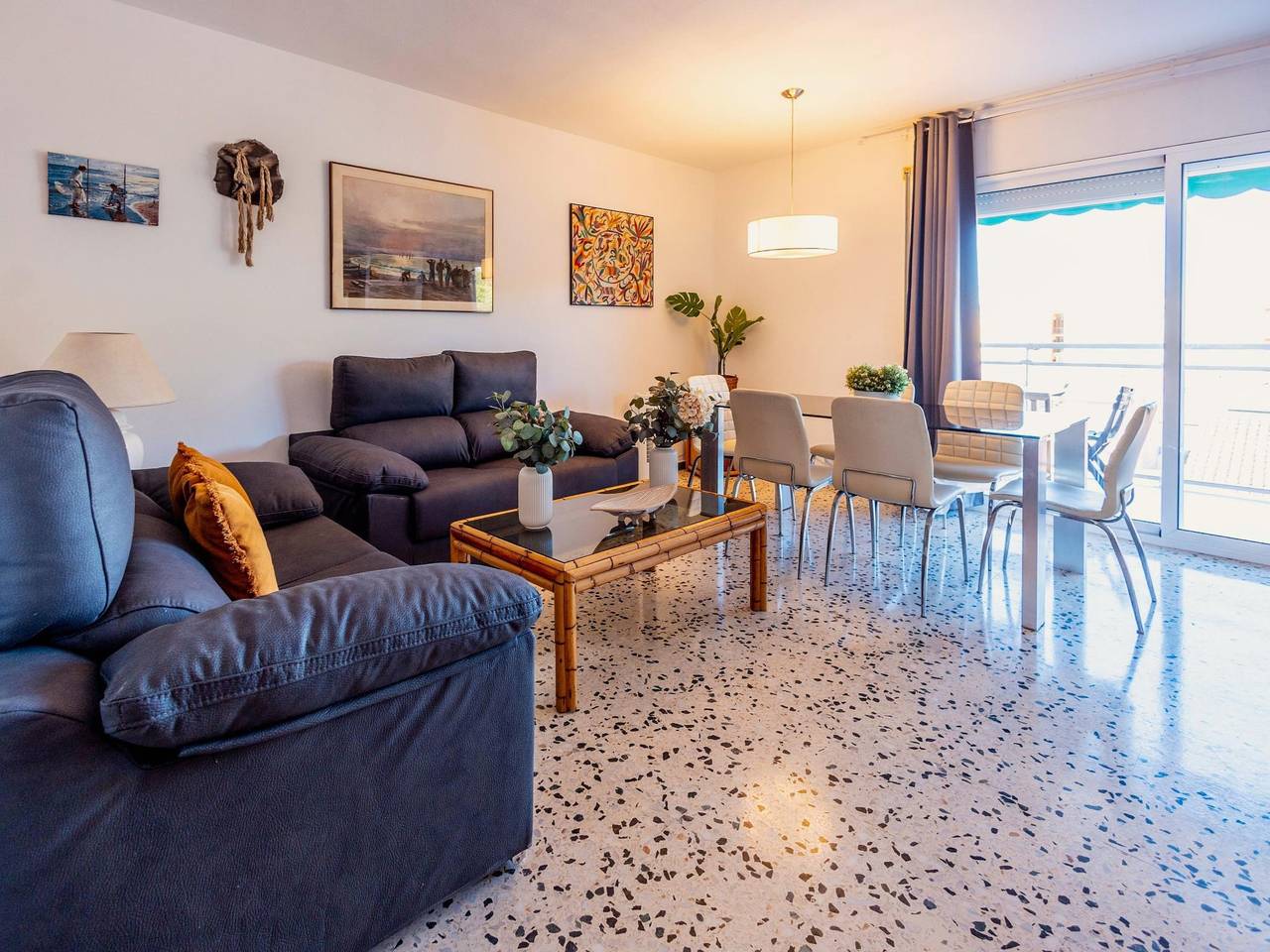 Appartement de vacances entier, Suitur Appartement avec piscine, sur la plage de Calafell in Calafell, Costa Dorada