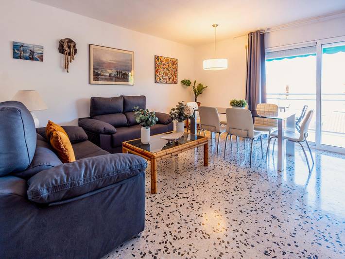 Gîte pour 8 personnes, avec balcon/terrasse ainsi que vue sur l’océan et piscine dans Platja de Calafell - 2