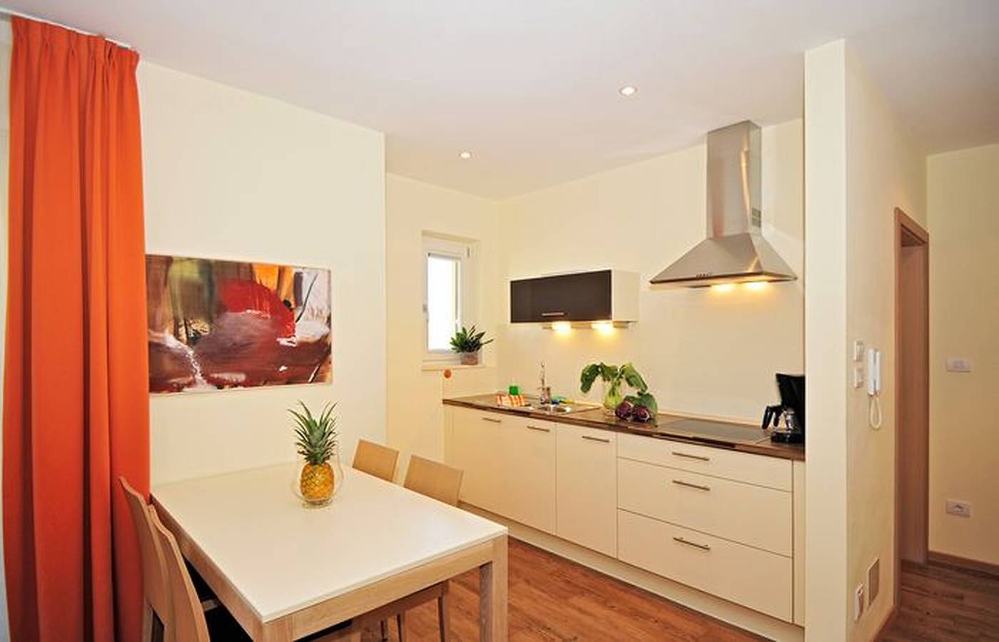 Ganze Wohnung, Ferienwohnung "Mignon 3" mit Bergblick, gemeinsamem beheizten Innenpool und Wlan in Riffian, Passeiertal